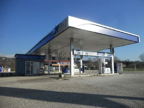 locale commerciale in vendita a Perugia in zona Stazione