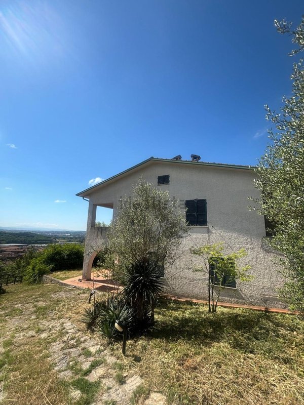 casa indipendente in vendita a Perugia in zona L'Olmo