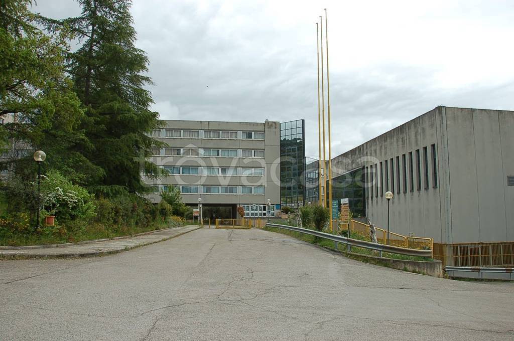 negozio in vendita a Perugia in zona Lacugnano