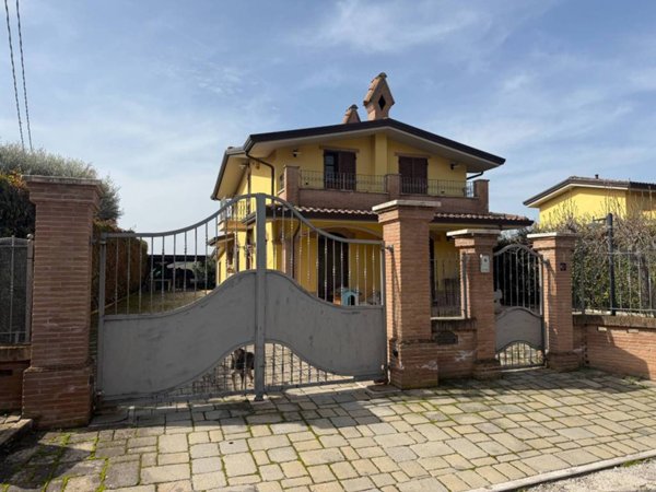 casa indipendente in vendita a Perugia in zona Ramazzano