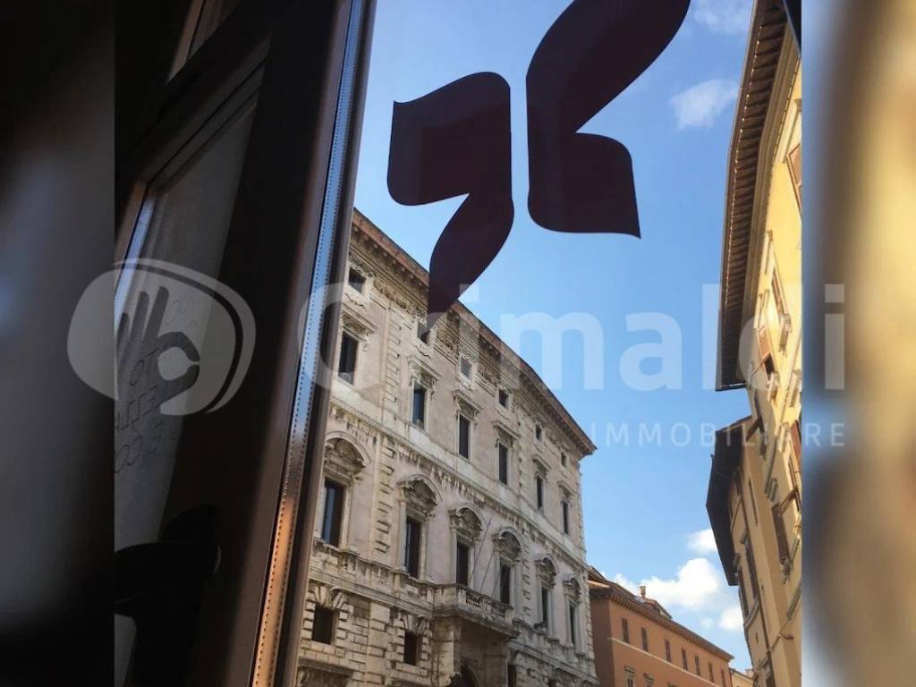 negozio in vendita a Perugia in zona Centro Città