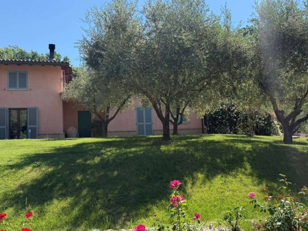 casa indipendente in vendita a Perugia in zona Collestrada