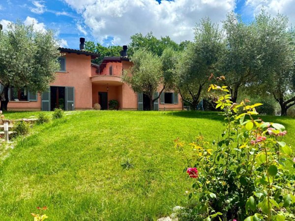 casa indipendente in vendita a Perugia in zona Casaglia