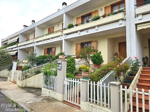 casa indipendente in vendita a Perugia in zona Collestrada