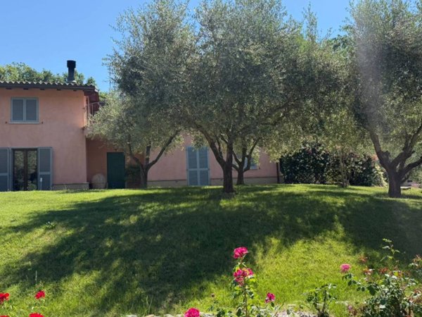 casa indipendente in vendita a Perugia in zona Collestrada