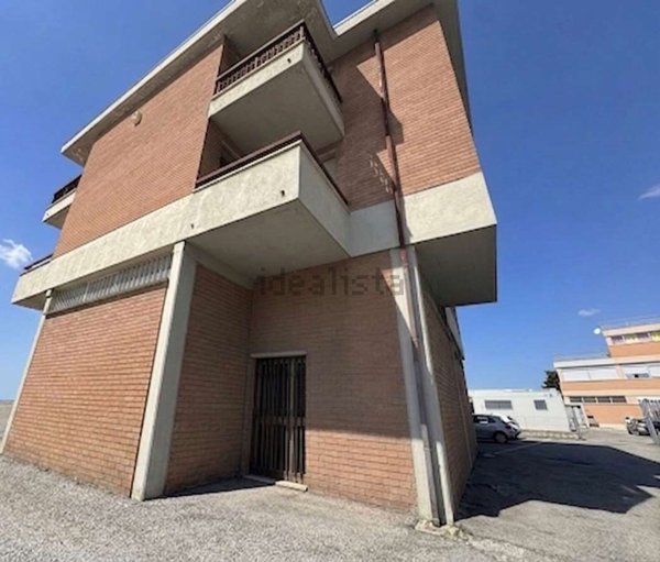 locale di sgombero in vendita a Perugia in zona Prepo