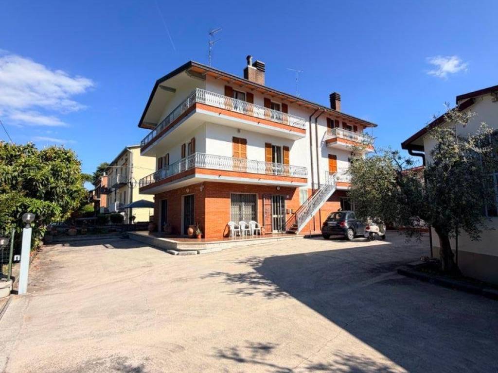 casa indipendente in vendita a Perugia in zona Montebello