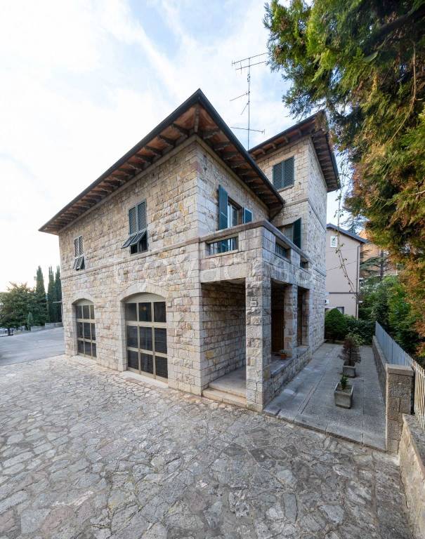 casa indipendente in vendita a Perugia in zona Stazione