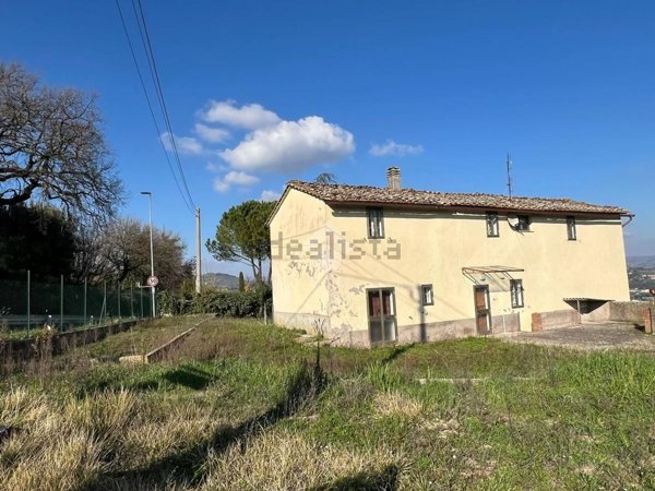esavano in vendita a Perugia in zona Centro Città