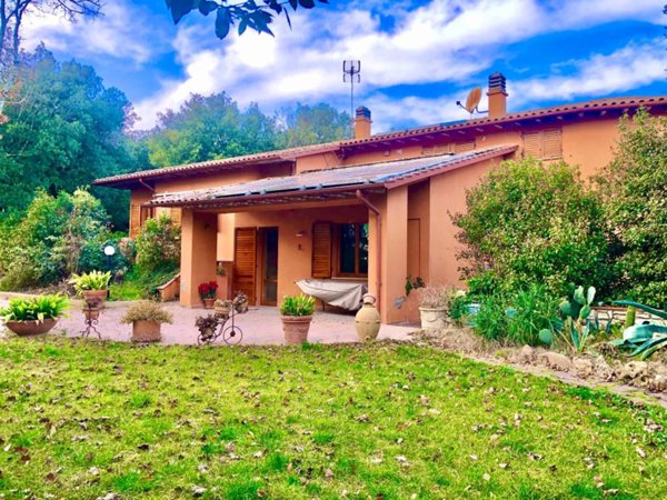 casa indipendente in vendita a Perugia in zona Santa Lucia