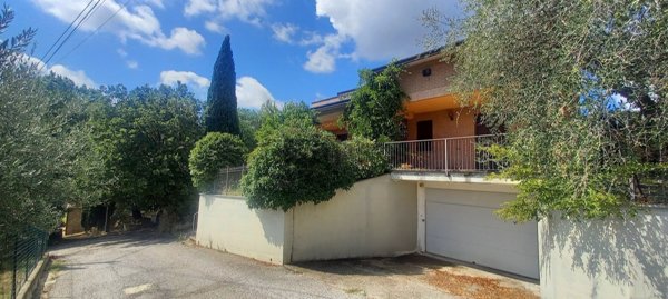 casa indipendente in vendita a Perugia in zona Centro Città