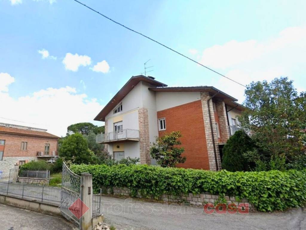 casa indipendente in vendita a Perugia in zona Pila