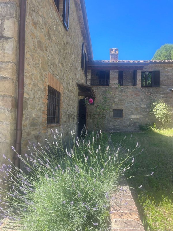 casale in vendita a Perugia in zona Colle Umberto I