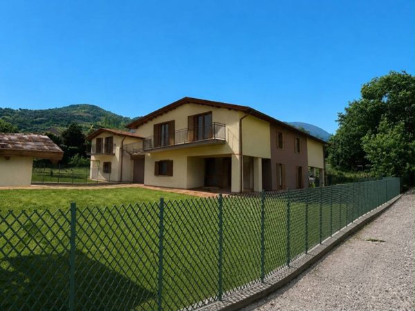 casa indipendente in vendita a Perugia in zona Ramazzano