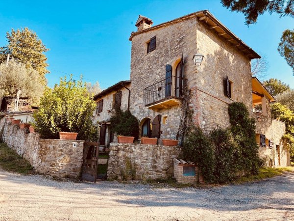 casa indipendente in vendita a Perugia in zona Centro Città