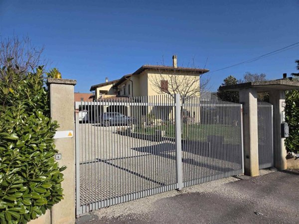 casa indipendente in vendita a Perugia in zona Pianello