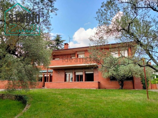 casa indipendente in vendita a Perugia in zona Monteluce
