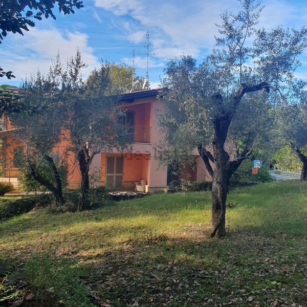 casa indipendente in vendita a Perugia in zona Montebello