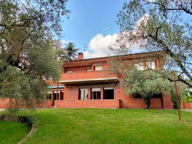 casa indipendente in vendita a Perugia in zona Monteluce
