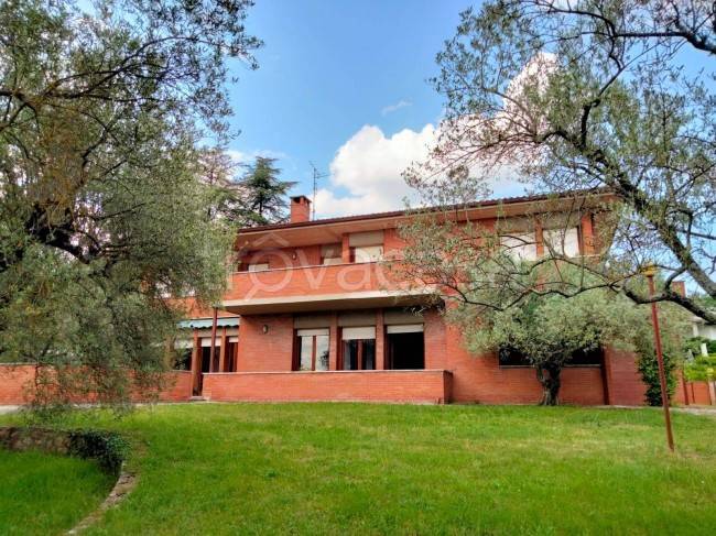 casa indipendente in vendita a Perugia in zona Monteluce