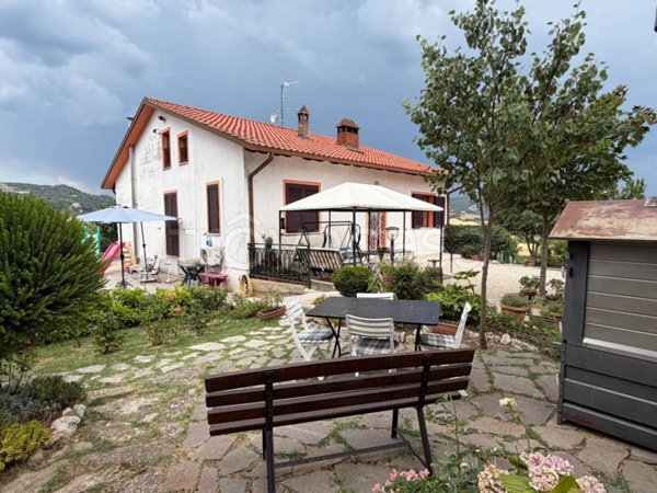 casa indipendente in vendita a Perugia in zona Farneto