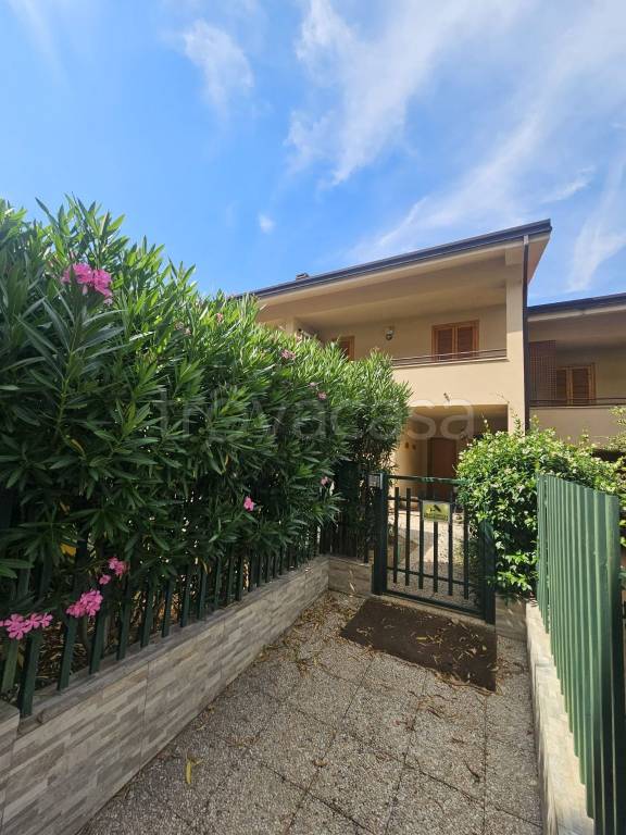 casa indipendente in vendita a Perugia in zona Lacugnano