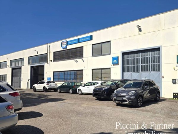 locale commerciale in vendita a Perugia in zona Santa Sabina