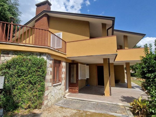 casa indipendente in vendita a Perugia in zona Montebello