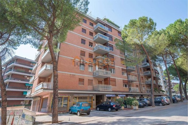 negozio in vendita a Perugia in zona Madonna Alta