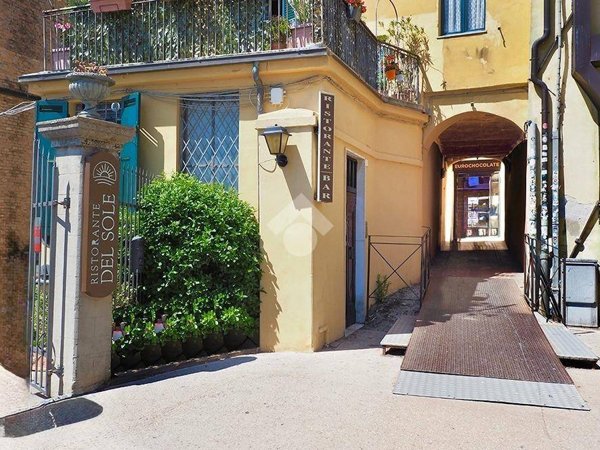 negozio in vendita a Perugia in zona Centro Città