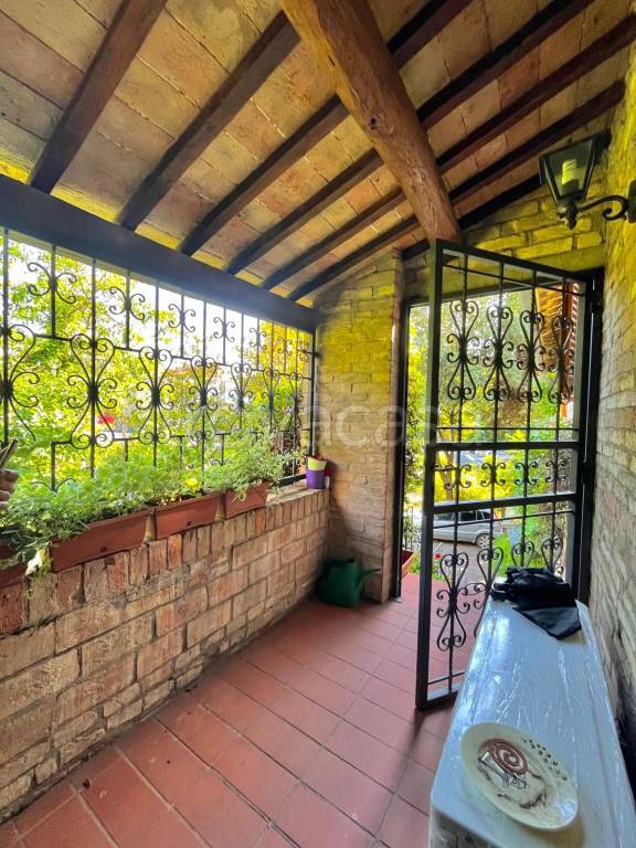 casa indipendente in vendita a Perugia in zona Ferro di Cavallo