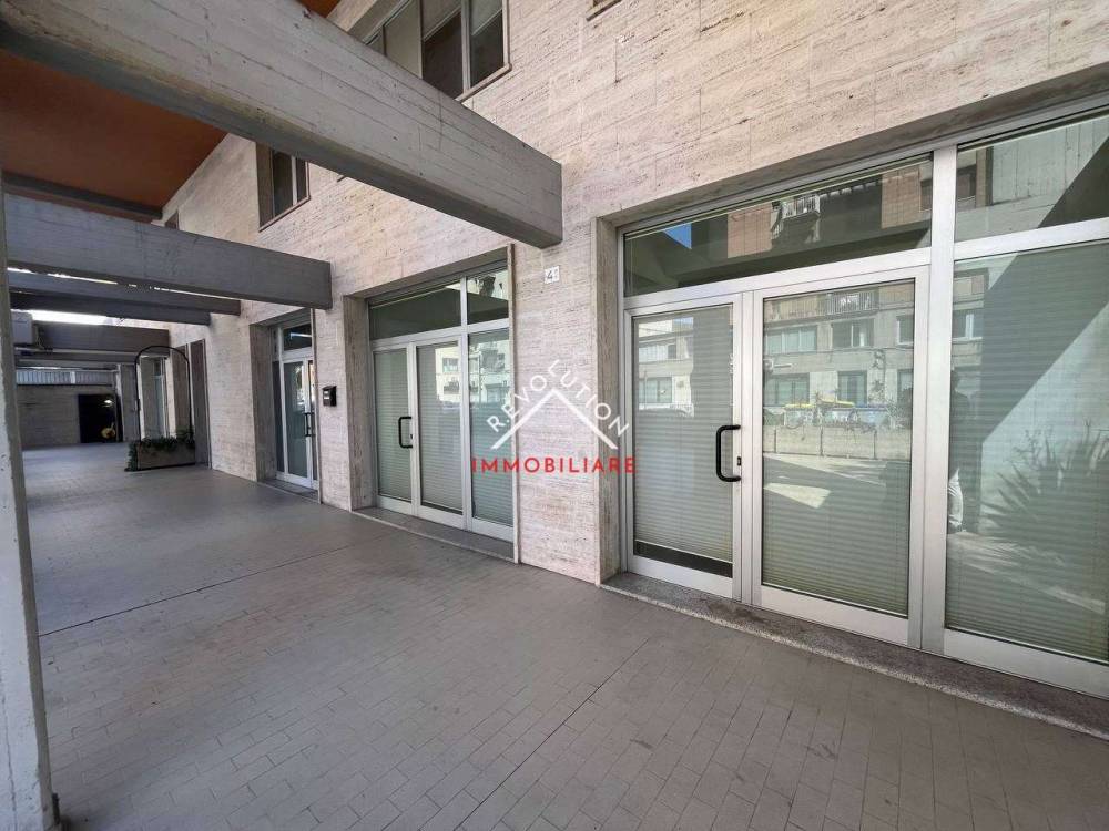 negozio in vendita a Perugia in zona Stazione