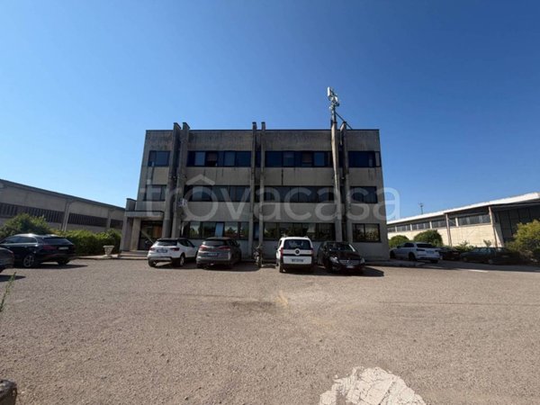 locale commerciale in vendita a Perugia in zona Ponte Felcino