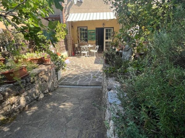 casa indipendente in vendita a Perugia in zona Cenerente