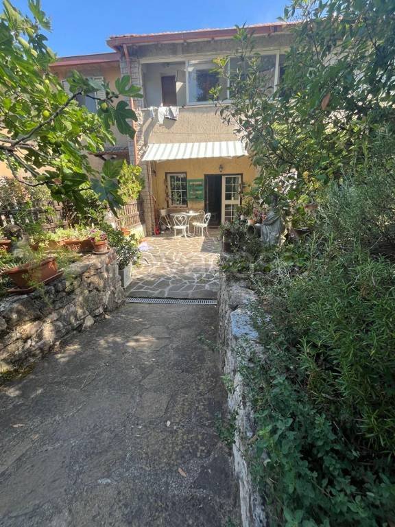 casa indipendente in vendita a Perugia in zona Cenerente