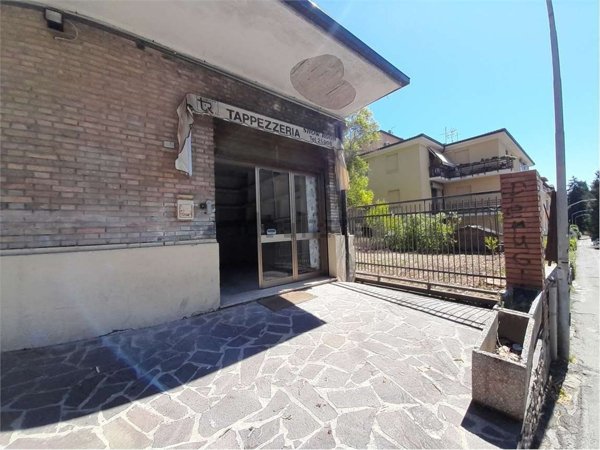 locale commerciale in vendita a Perugia in zona Monteluce