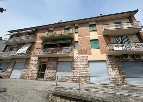 locale commerciale in vendita a Perugia