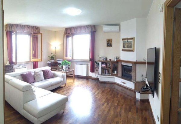 casa indipendente in vendita a Perugia in zona Pila