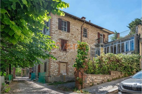 casa indipendente in vendita a Perugia in zona Santa Lucia
