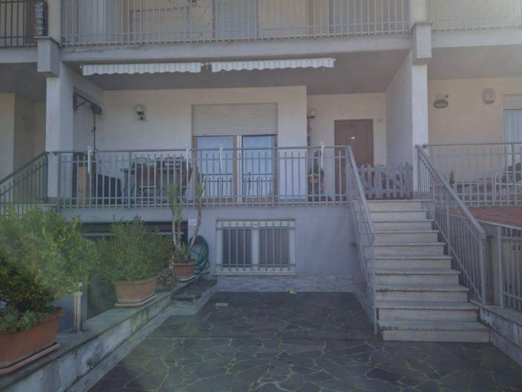 casa indipendente in vendita a Perugia in zona Parlesca