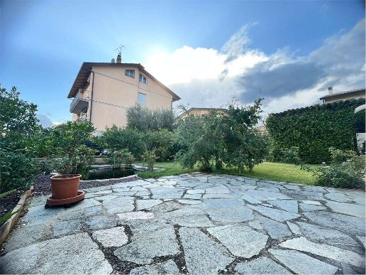 casa indipendente in vendita a Perugia in zona Santa Sabina