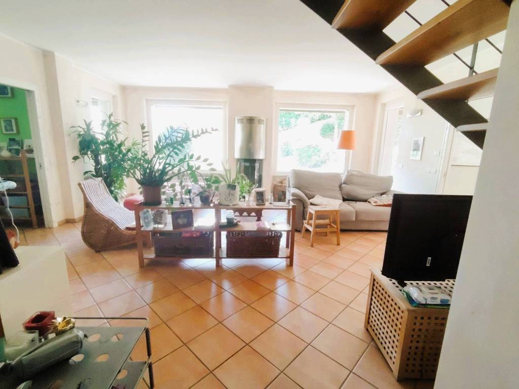 casa indipendente in vendita a Perugia in zona Montebello