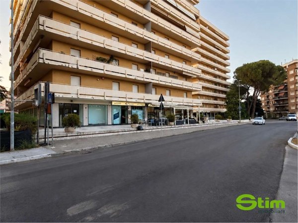 locale commerciale in vendita a Perugia in zona Ponte San Giovanni
