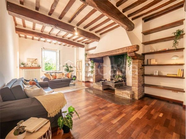 casa indipendente in vendita a Perugia in zona San Martino in Colle