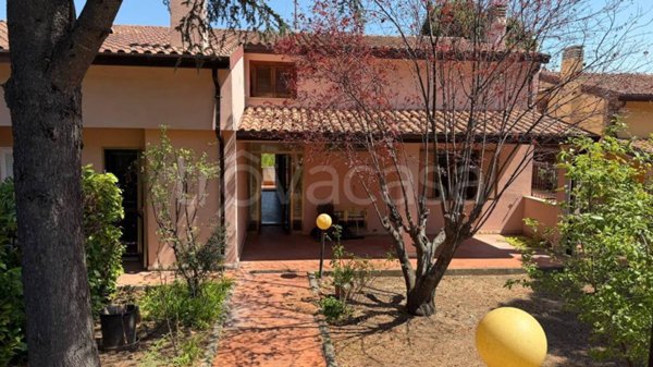 casa indipendente in vendita a Perugia in zona Lacugnano