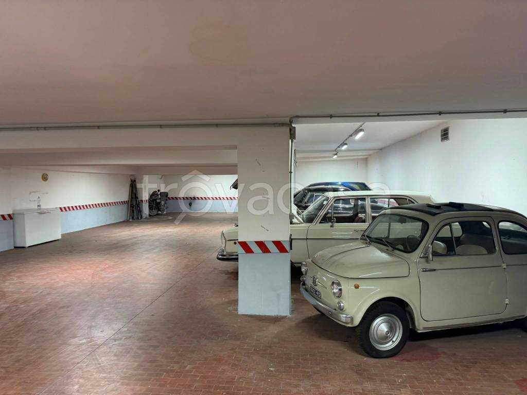 locale commerciale in vendita a Perugia in zona XX Settembre