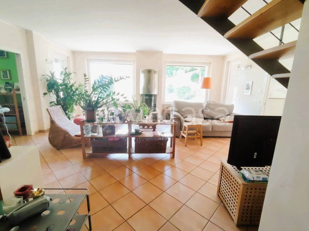 casa indipendente in vendita a Perugia in zona Montebello