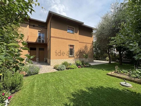 casa indipendente in vendita a Perugia in zona Castel del Piano