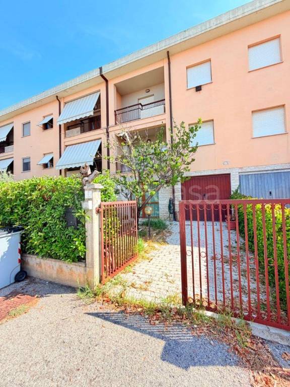 casa indipendente in vendita a Perugia in zona Lacugnano