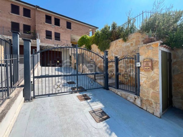 casa indipendente in vendita a Perugia in zona Prepo
